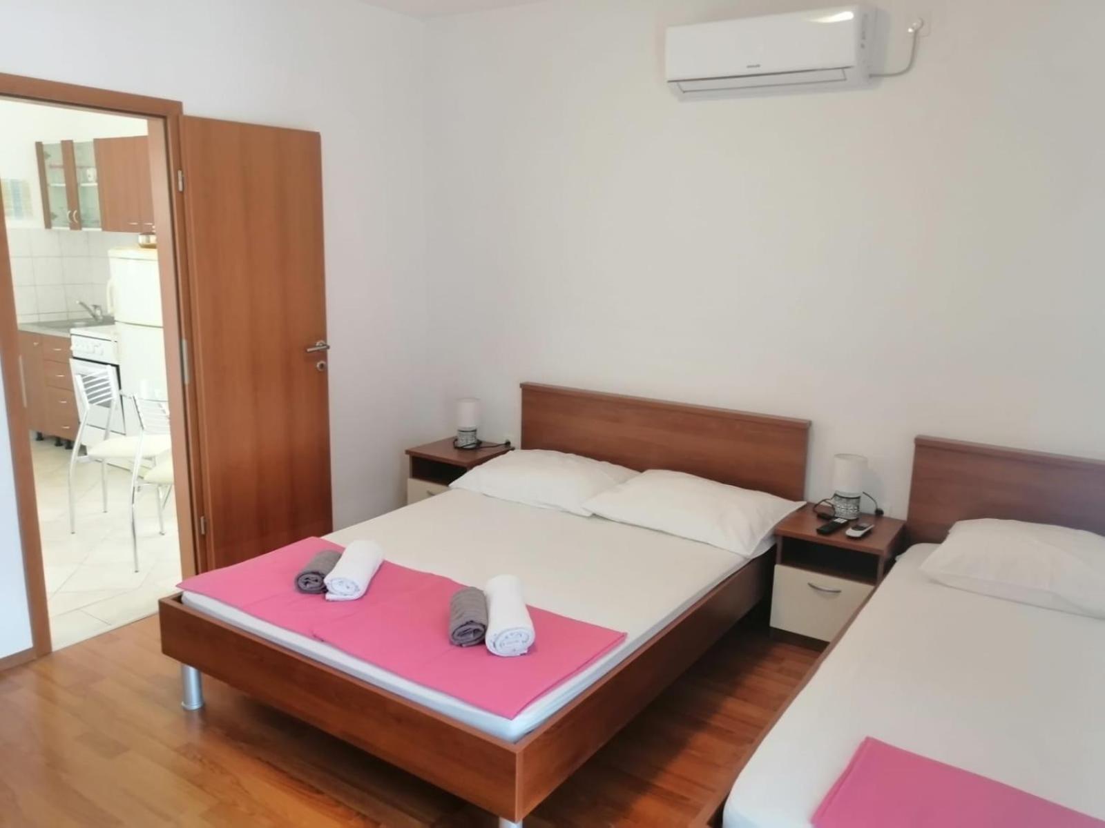 Apartmani Tina Ražanj Exterior foto